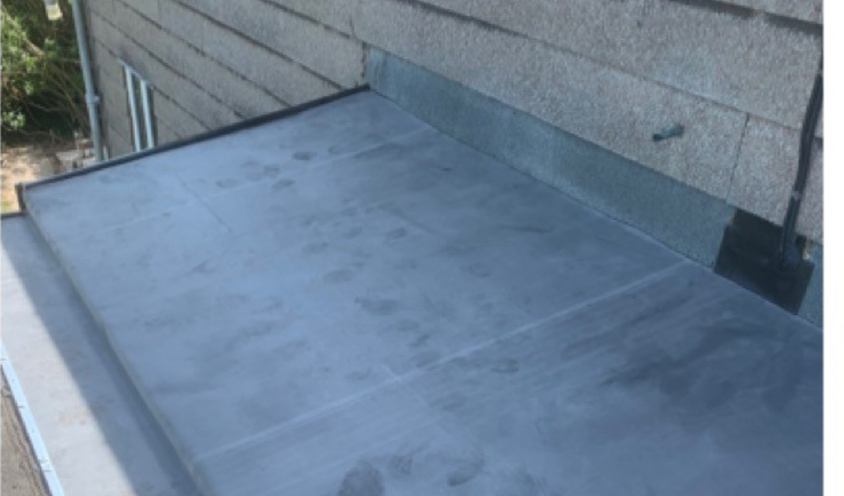 Flat roofing system installation